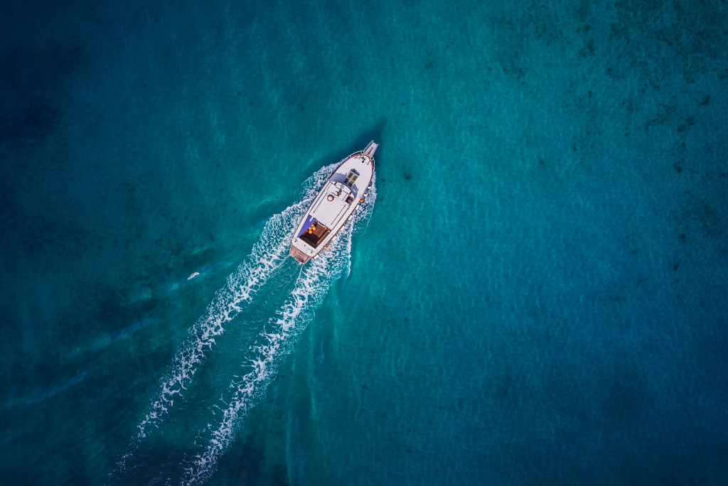 Renting boat to enjoy sea